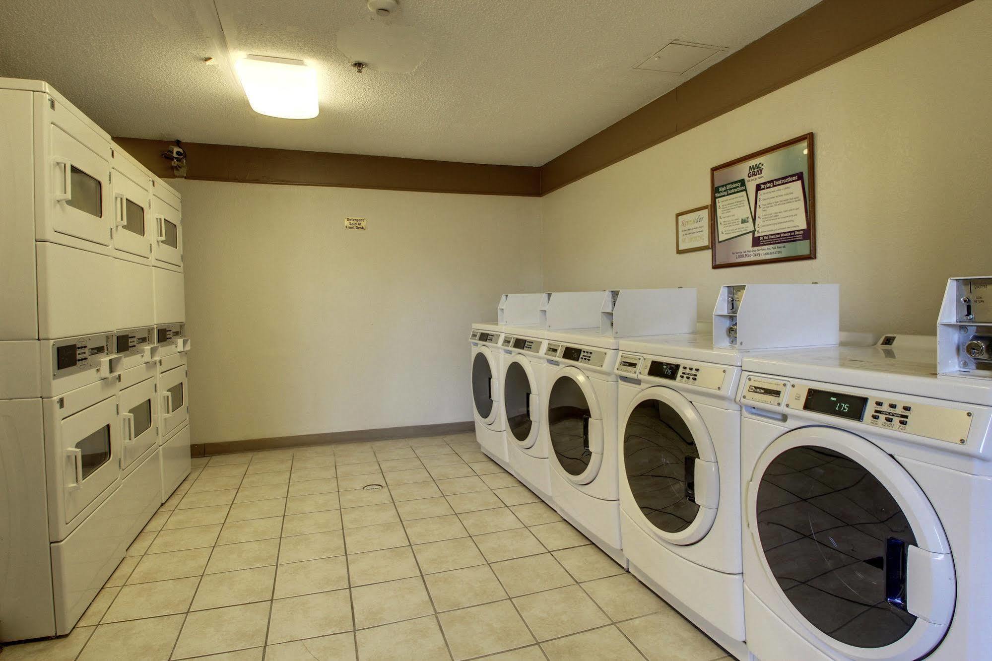 Intown Suites Extended Stay Raleigh Nc- Capital Blvd Экстерьер фото