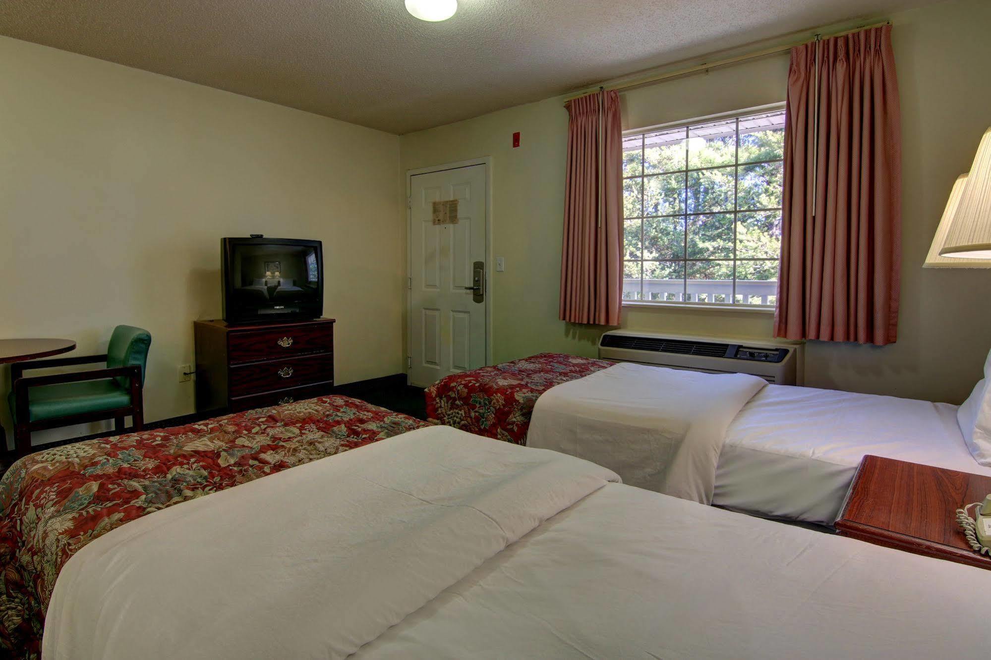Intown Suites Extended Stay Raleigh Nc- Capital Blvd Экстерьер фото